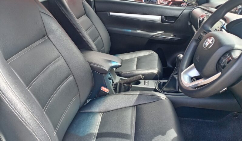 
								2025 Toyota Hilux full									