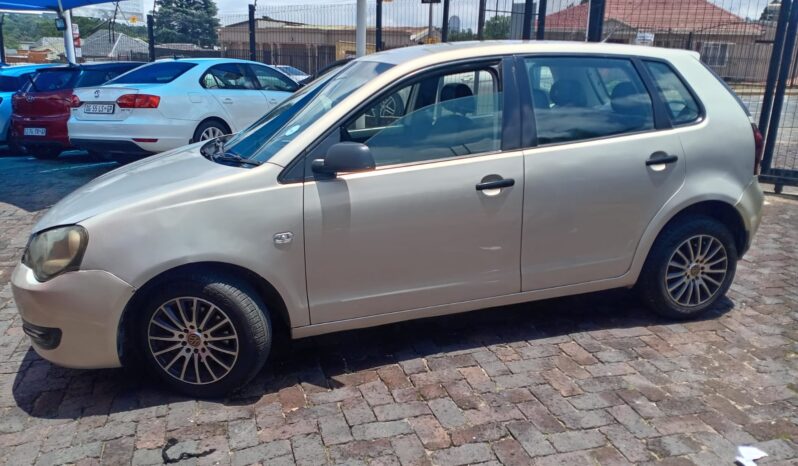 
								2010 VW POLO full									